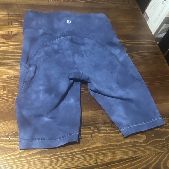 Lululemon High Rise Invigorate Biker Shorts EUC Size 2 - Picture 4 of 8